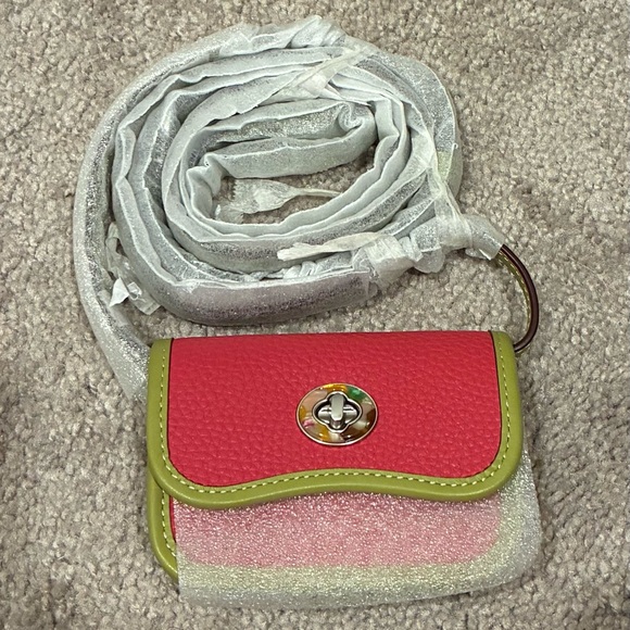 Coachtopia Handbags - Coachtopia Wavy Wallet w/ crossbody strap